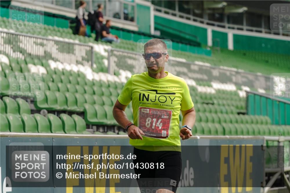 13.09.2026 - 21. swb-Marathon Bremen Michael Burmester http://msf.ph/oto/10430818 13.09.2026 12:24:55 Laufen im Stadion 149, 289, 798, 814, 968, 1313, 1483, 1490, 1544, 634, 642, 1957 meine-sportfotos.de