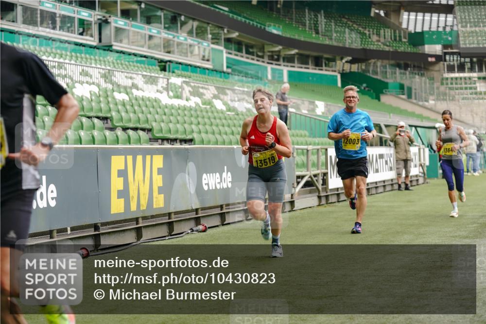 13.09.2026 - 21. swb-Marathon Bremen Michael Burmester http://msf.ph/oto/10430823 13.09.2026 10:22:03 Laufen im Stadion 10244, 10302, 10441, 10926, 10961, 11083, 11142, 11338, 11454, 11619, 11738, 11854, 11916, 11944, 11964, 12003, 12289, 12370, 12456, 12513, 12520, 12538, 13507, 13513, 13514, 13519, 13535, 13539, 13548, 13551, 13553, 13559, 13568, 13575, 13584, 13587, 13606, 13608, 13636, 13641, 10366, 10475, 11481, 11652, 12457, 12458, 13504, 13530, 13533, 13534, 13536, 13541, 13543, 13554, 13561, 13564 meine-sportfotos.de