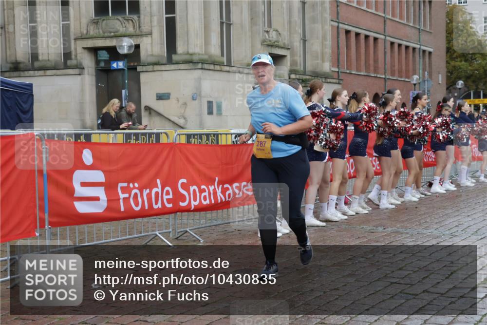 13.09.2026 - Kiel Lauf Yannick Fuchs http://msf.ph/oto/10430835 13.09.2026 11:14:09 Ziel 397, 489, 9272, 9873, 4575, 8831, 9552, 9553, 9787, 10660, 283, 1338, 1339, 3278, 5478, 7998, 328, 2290, 2607, 4299, 8492, 9787, 9860, 11210, 12234 meine-sportfotos.de