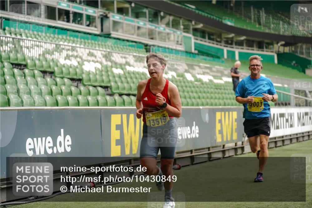 13.09.2026 - 21. swb-Marathon Bremen Michael Burmester http://msf.ph/oto/10430849 13.09.2026 10:22:04 Laufen im Stadion 10244, 10302, 10441, 10926, 10961, 11083, 11142, 11338, 11454, 11619, 11738, 11854, 11916, 11944, 11964, 12003, 12289, 12370, 12456, 12513, 12520, 12538, 13507, 13513, 13514, 13519, 13535, 13539, 13548, 13551, 13553, 13559, 13568, 13575, 13584, 13587, 13606, 13608, 13616, 13636, 13641, 10366, 10475, 11481, 11652, 12457, 12458, 13504, 13530, 13533, 13534, 13536, 13541, 13543, 13554, 13561, 13564 meine-sportfotos.de