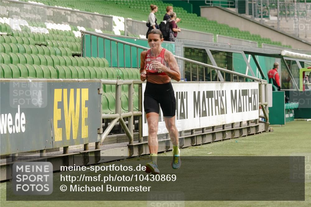 13.09.2026 - 21. swb-Marathon Bremen Michael Burmester http://msf.ph/oto/10430869 13.09.2026 12:25:30 Laufen im Stadion 149, 447, 814, 875, 968, 1187, 1313, 1544, 1840, 2044, 2143, 236, 642, 1957 meine-sportfotos.de