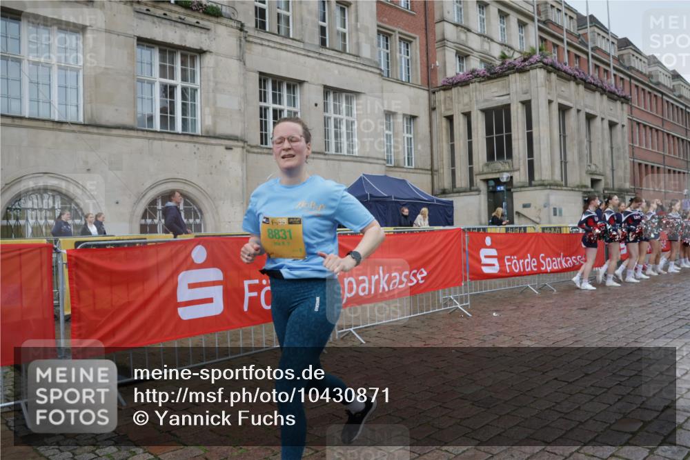13.09.2026 - Kiel Lauf Yannick Fuchs http://msf.ph/oto/10430871 13.09.2026 11:14:20 Ziel 397, 3278, 5478, 9272, 397, 489, 4575, 8831, 9272, 9552, 9553, 9873, 270, 283, 1338, 1339, 2520, 6378, 6783, 6806, 7787, 7998, 10278, 8831, 9552, 9553, 10660 meine-sportfotos.de