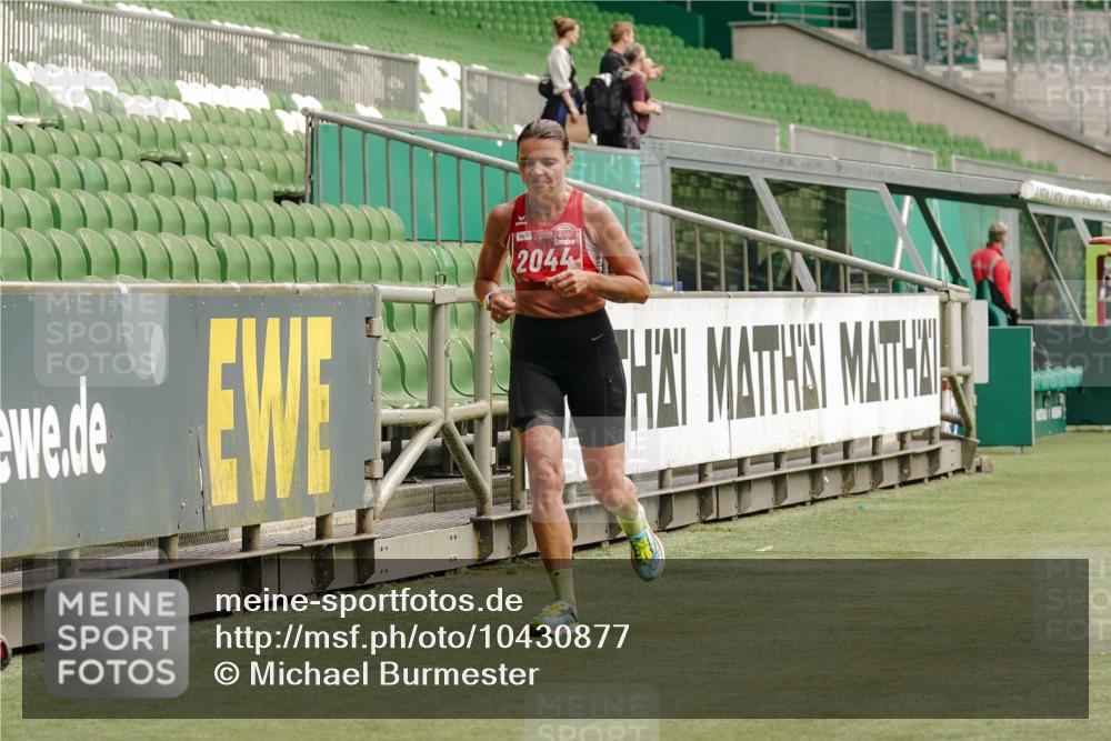 13.09.2026 - 21. swb-Marathon Bremen Michael Burmester http://msf.ph/oto/10430877 13.09.2026 12:25:30 Laufen im Stadion 149, 447, 814, 875, 968, 1187, 1313, 1544, 1840, 2044, 2143, 236, 642, 1957 meine-sportfotos.de