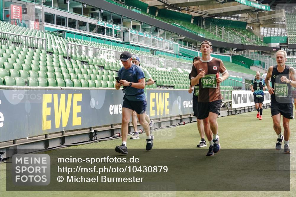 13.09.2026 - 21. swb-Marathon Bremen Michael Burmester http://msf.ph/oto/10430879 13.09.2026 13:03:58 Laufen im Stadion 209, 210, 488, 534, 565, 596, 725, 762, 881, 940, 1014, 1343, 1373, 1456, 1458, 1460, 1479, 1611, 1649, 1653, 1687, 1771, 2223, 2276, 2364, 2369, 2421, 2430, 2434, 2452, 2513, 2625, 2779, 2851, 2872, 2891, 2900, 2910, 2934, 2957, 2977, 3028, 3114, 3135, 3217, 3258, 3360, 3402, 3419, 3425, 3454, 3460, 3496, 3510, 3521, 3576, 3579, 3585, 3597, 3618, 3796, 3846, 3859, 3893, 3909, 3938, 3970, 3983, 4077, 4133, 4558, 242 meine-sportfotos.de