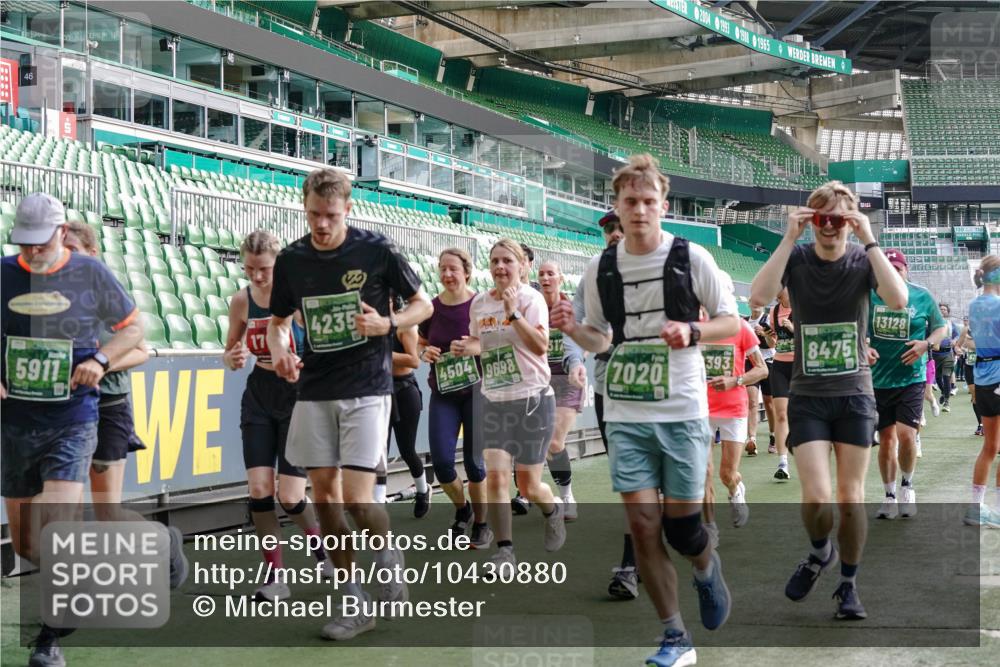 13.09.2026 - 21. swb-Marathon Bremen Michael Burmester http://msf.ph/oto/10430880 13.09.2026 13:28:26 Laufen im Stadion 111, 186, 220, 357, 364, 422, 476, 478, 597, 685, 726, 729, 829, 888, 925, 986, 1079, 1220, 1298, 1325, 1384, 1412, 1496, 1608, 1615, 1741, 1769, 1777, 1958, 1961, 1984, 2236, 2326, 2365, 2404, 2472, 2502, 2507, 2574, 2593, 2725, 2743, 2748, 2862, 2868, 2875, 2876, 2923, 2924, 2991, 3020, 3045, 3050, 3061, 3073, 3154, 3184, 3219, 3238, 3274, 3321, 3361, 3589, 3592, 3594, 3595, 3678, 3694, 3755, 3756, 3798, 3826, 3853, 3885, 3907, 3953, 3971, 3978, 3987, 4108, 4238, 4457, 4660 meine-sportfotos.de