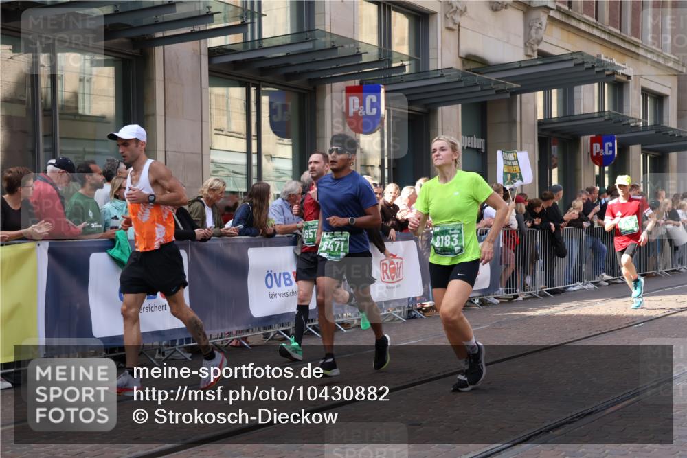 13.09.2026 - 21. swb-Marathon Bremen Strokosch-Dieckow http://msf.ph/oto/10430882 13.09.2026 13:10:47 Ziel 335, 697, 1349, 2021, 2087, 2759, 3440, 3448, 3484, 3647, 4023, 4429, 4475, 4571, 5079, 6471, 6657, 7136, 8183, 8474, 9410, 9618, 9622, 9762, 384, 640, 1181, 1385, 1498, 1554, 2347, 2605, 4023, 4727, 5066, 5152, 5155, 5168, 5314, 5387, 5620, 5648, 6267, 7115, 7136, 7881, 9659, 13248 meine-sportfotos.de