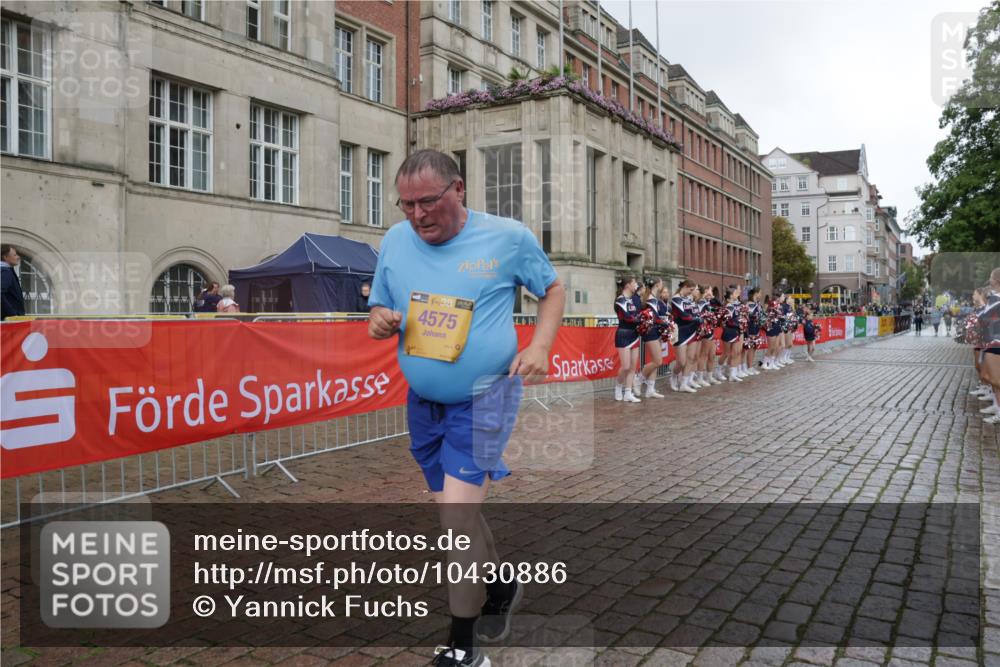 13.09.2026 - Kiel Lauf Yannick Fuchs http://msf.ph/oto/10430886 13.09.2026 11:14:23 Ziel 1338, 3278, 5478, 397, 489, 4575, 9272, 9873, 270, 283, 1339, 2520, 3706, 6378, 6783, 6806, 6905, 7787, 7998, 10278, 4575, 8831, 9552, 9553, 10660 meine-sportfotos.de