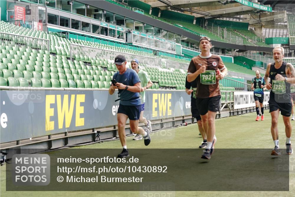 13.09.2026 - 21. swb-Marathon Bremen Michael Burmester http://msf.ph/oto/10430892 13.09.2026 13:03:58 Laufen im Stadion 209, 210, 488, 534, 565, 596, 725, 762, 881, 940, 1014, 1343, 1373, 1456, 1458, 1460, 1479, 1611, 1649, 1653, 1687, 1771, 2223, 2276, 2364, 2369, 2421, 2430, 2434, 2452, 2513, 2625, 2779, 2851, 2872, 2891, 2900, 2910, 2934, 2957, 2977, 3028, 3114, 3135, 3217, 3258, 3360, 3402, 3419, 3425, 3454, 3460, 3496, 3510, 3521, 3576, 3579, 3585, 3597, 3618, 3796, 3846, 3859, 3893, 3909, 3938, 3970, 3983, 4077, 4133, 4558, 242 meine-sportfotos.de