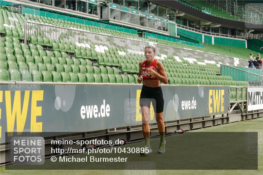 13.09.2026 - 21. swb-Marathon Bremen Michael Burmester http://msf.ph/oto/10430895 13.09.2026 12:25:33 Laufen im Stadion 149, 447, 814, 875, 968, 1187, 1313, 1544, 1840, 2044, 2143, 236, 642, 1957 meine-sportfotos.de