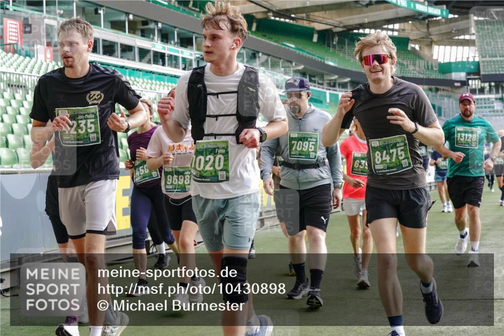 13.09.2026 - 21. swb-Marathon Bremen Michael Burmester http://msf.ph/oto/10430898 13.09.2026 13:28:27 Laufen im Stadion 111, 186, 220, 357, 364, 422, 476, 478, 597, 685, 726, 729, 829, 888, 925, 986, 1079, 1220, 1298, 1325, 1384, 1412, 1496, 1608, 1615, 1741, 1769, 1777, 1958, 1961, 1984, 2236, 2326, 2365, 2472, 2502, 2507, 2574, 2593, 2725, 2743, 2748, 2862, 2868, 2875, 2876, 2923, 2924, 2991, 3020, 3045, 3050, 3061, 3073, 3154, 3184, 3219, 3238, 3274, 3321, 3361, 3589, 3592, 3594, 3595, 3678, 3694, 3755, 3756, 3798, 3826, 3853, 3885, 3907, 3953, 3965, 3971, 3978, 3987, 4108, 4238, 4457, 4660 meine-sportfotos.de