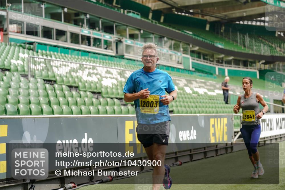 13.09.2026 - 21. swb-Marathon Bremen Michael Burmester http://msf.ph/oto/10430900 13.09.2026 10:22:05 Laufen im Stadion 10244, 10302, 10441, 10926, 10961, 11083, 11142, 11338, 11454, 11619, 11738, 11854, 11916, 11944, 11964, 12003, 12289, 12370, 12456, 12513, 12520, 12538, 13507, 13513, 13514, 13519, 13535, 13539, 13548, 13551, 13553, 13559, 13568, 13575, 13584, 13587, 13606, 13608, 13616, 13636, 13641, 10366, 10475, 11481, 11652, 12457, 12458, 13504, 13530, 13533, 13534, 13536, 13541, 13543, 13554, 13561, 13564 meine-sportfotos.de