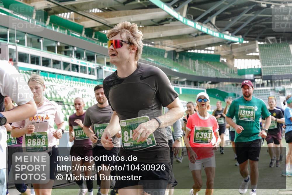 13.09.2026 - 21. swb-Marathon Bremen Michael Burmester http://msf.ph/oto/10430926 13.09.2026 13:28:28 Laufen im Stadion 111, 186, 220, 357, 422, 476, 478, 597, 685, 726, 729, 829, 888, 925, 986, 1079, 1220, 1298, 1325, 1384, 1412, 1496, 1608, 1615, 1741, 1769, 1777, 1958, 1961, 1984, 2236, 2326, 2365, 2472, 2502, 2507, 2574, 2593, 2725, 2743, 2748, 2862, 2868, 2875, 2876, 2923, 2924, 2991, 3020, 3045, 3061, 3073, 3154, 3184, 3219, 3238, 3274, 3321, 3361, 3589, 3592, 3594, 3595, 3678, 3694, 3755, 3756, 3798, 3826, 3853, 3885, 3907, 3953, 3965, 3971, 3978, 3987, 4108, 4238, 4457, 4660 meine-sportfotos.de