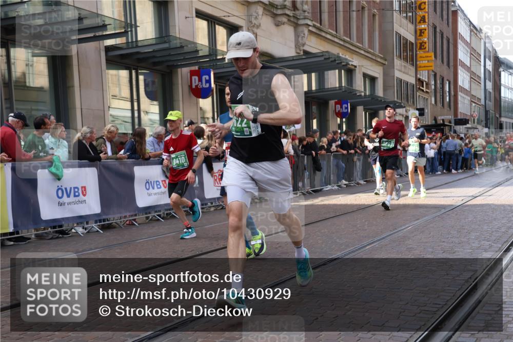 13.09.2026 - 21. swb-Marathon Bremen Strokosch-Dieckow http://msf.ph/oto/10430929 13.09.2026 13:10:49 Ziel 335, 697, 1349, 2021, 2087, 2759, 3440, 3448, 3484, 3647, 4429, 4475, 4571, 5079, 6471, 6657, 8183, 8474, 9410, 9618, 9622, 9762, 384, 1181, 1385, 1498, 1554, 2347, 2605, 4023, 4727, 5066, 5152, 5155, 5168, 5314, 5387, 5620, 5648, 6267, 7115, 7136, 7881, 9659, 13248 meine-sportfotos.de