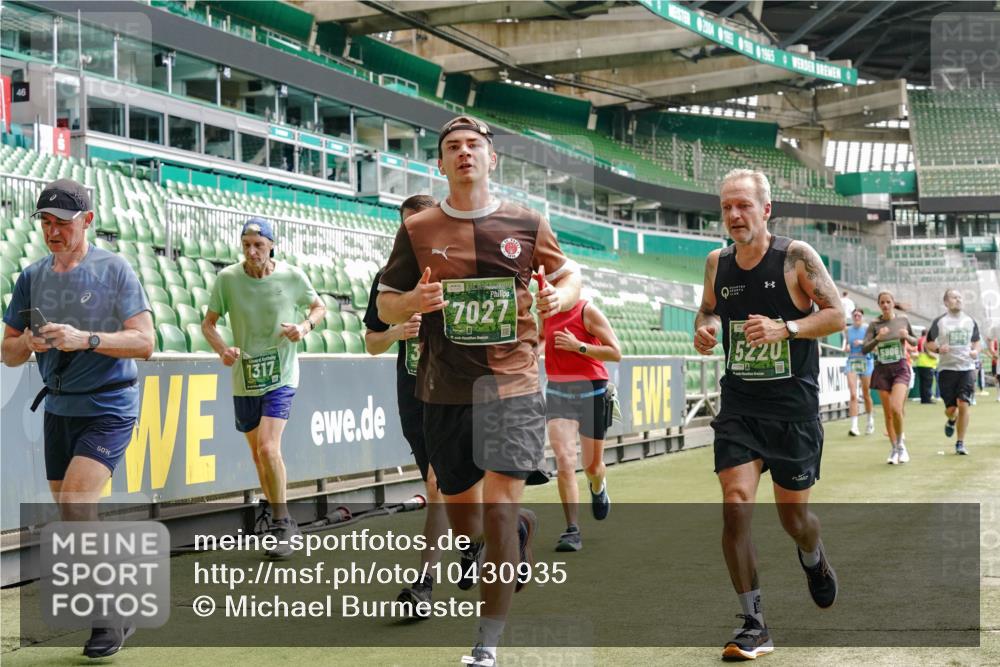 13.09.2026 - 21. swb-Marathon Bremen Michael Burmester http://msf.ph/oto/10430935 13.09.2026 13:03:59 Laufen im Stadion 209, 210, 488, 534, 565, 596, 725, 762, 881, 940, 1014, 1343, 1373, 1456, 1458, 1460, 1479, 1611, 1649, 1653, 1687, 1771, 2223, 2276, 2364, 2369, 2421, 2430, 2434, 2452, 2513, 2625, 2779, 2851, 2872, 2891, 2900, 2910, 2934, 2957, 2977, 3028, 3114, 3135, 3217, 3258, 3360, 3402, 3419, 3425, 3454, 3460, 3496, 3510, 3521, 3576, 3579, 3585, 3597, 3618, 3796, 3846, 3859, 3893, 3909, 3938, 3970, 3983, 4077, 4133, 4558, 242 meine-sportfotos.de