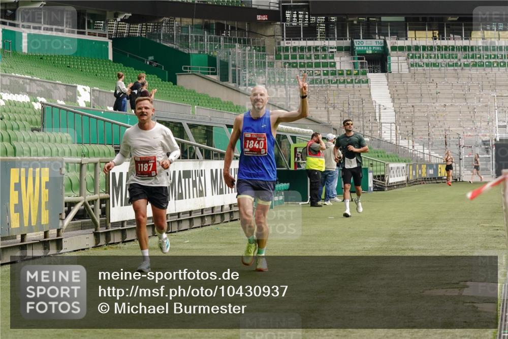 13.09.2026 - 21. swb-Marathon Bremen Michael Burmester http://msf.ph/oto/10430937 13.09.2026 12:25:49 Laufen im Stadion 206, 322, 447, 814, 841, 875, 968, 1187, 1313, 1544, 1840, 2044, 2143, 129, 236, 642 meine-sportfotos.de