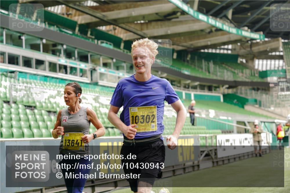 13.09.2026 - 21. swb-Marathon Bremen Michael Burmester http://msf.ph/oto/10430943 13.09.2026 10:22:07 Laufen im Stadion 10244, 10302, 10441, 10926, 10961, 11083, 11142, 11338, 11454, 11619, 11738, 11854, 11916, 11944, 11964, 12003, 12289, 12370, 12456, 12513, 12520, 12538, 13507, 13513, 13514, 13519, 13535, 13539, 13548, 13551, 13553, 13559, 13568, 13575, 13584, 13587, 13606, 13608, 13616, 13636, 13641, 10366, 10475, 11481, 11652, 12457, 12458, 13504, 13530, 13533, 13534, 13536, 13541, 13543, 13554, 13564 meine-sportfotos.de