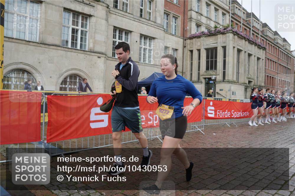 13.09.2026 - Kiel Lauf Yannick Fuchs http://msf.ph/oto/10430953 13.09.2026 11:14:44 Ziel 3706, 3707, 3708, 5601, 6378, 6783, 6905, 7787, 11482, 270, 283, 397, 1338, 1339, 2520, 3278, 5478, 6806, 7998, 9272, 10278, 9273, 10116, 10124, 397, 489, 9272, 9873 meine-sportfotos.de