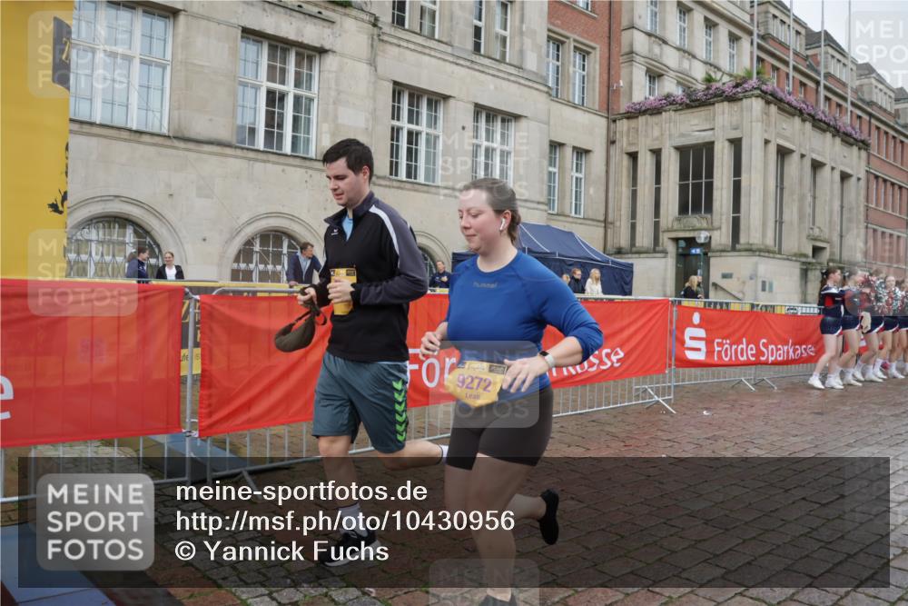 13.09.2026 - Kiel Lauf Yannick Fuchs http://msf.ph/oto/10430956 13.09.2026 11:14:44 Ziel 3706, 3707, 3708, 5601, 6378, 6783, 6905, 7787, 11482, 270, 283, 397, 1338, 1339, 2520, 3278, 5478, 6806, 7998, 9272, 10278, 9273, 10116, 10124, 397, 489, 9272, 9873 meine-sportfotos.de