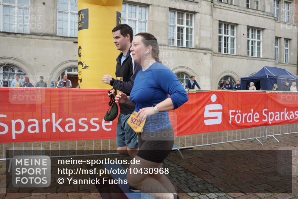 13.09.2026 - Kiel Lauf Yannick Fuchs http://msf.ph/oto/10430968 13.09.2026 11:14:45 Ziel 3706, 3707, 3708, 5601, 6378, 6783, 6905, 7787, 11482, 270, 283, 397, 1338, 1339, 2520, 3278, 5478, 6783, 6806, 7787, 7998, 9272, 10278, 9273, 10116, 10124, 397, 489, 9272, 9873 meine-sportfotos.de