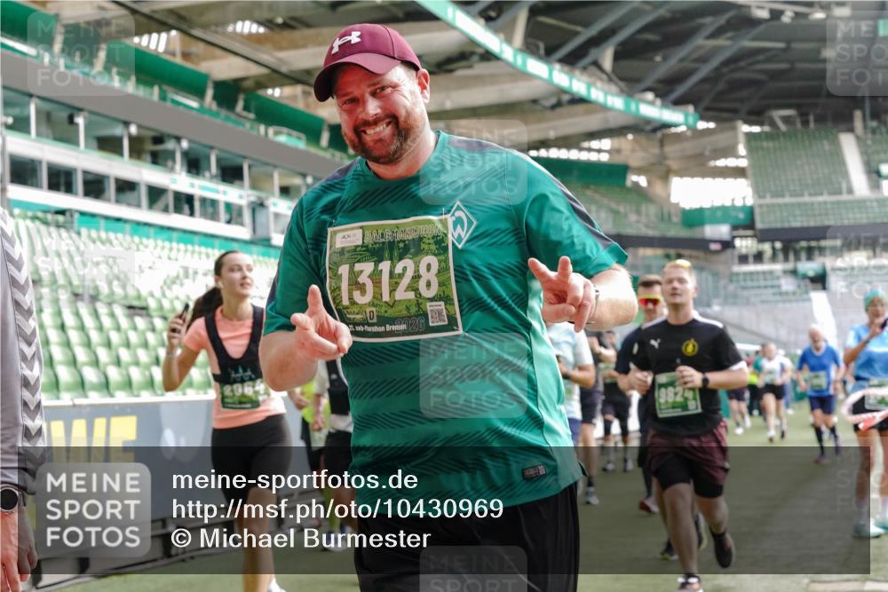 13.09.2026 - 21. swb-Marathon Bremen Michael Burmester http://msf.ph/oto/10430969 13.09.2026 13:28:30 Laufen im Stadion 111, 186, 220, 357, 422, 476, 478, 597, 685, 726, 729, 754, 829, 888, 925, 986, 1079, 1220, 1298, 1325, 1384, 1412, 1496, 1608, 1615, 1741, 1769, 1777, 1958, 1961, 1984, 2236, 2326, 2365, 2472, 2502, 2507, 2574, 2593, 2725, 2743, 2862, 2868, 2875, 2876, 2923, 2924, 2991, 3020, 3045, 3061, 3073, 3154, 3184, 3219, 3238, 3274, 3321, 3361, 3589, 3592, 3594, 3595, 3678, 3694, 3755, 3756, 3798, 3826, 3853, 3885, 3907, 3953, 3965, 3971, 3978, 3987, 4108, 4238, 4457, 4660 meine-sportfotos.de