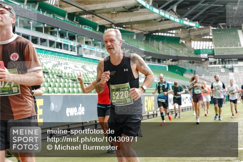 13.09.2026 - 21. swb-Marathon Bremen Michael Burmester http://msf.ph/oto/10430971 13.09.2026 13:04:00 Laufen im Stadion 209, 210, 488, 534, 565, 596, 725, 762, 881, 940, 1014, 1343, 1373, 1456, 1458, 1460, 1479, 1611, 1649, 1653, 1687, 1771, 2223, 2276, 2364, 2369, 2421, 2430, 2434, 2452, 2513, 2625, 2779, 2851, 2872, 2891, 2900, 2910, 2919, 2934, 2957, 2977, 3028, 3114, 3135, 3217, 3258, 3360, 3402, 3419, 3425, 3454, 3460, 3496, 3510, 3521, 3576, 3579, 3585, 3597, 3618, 3796, 3846, 3859, 3909, 3938, 3970, 3983, 4077, 4133, 4558, 242 meine-sportfotos.de