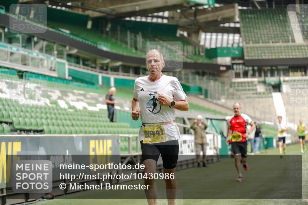 13.09.2026 - 21. swb-Marathon Bremen Michael Burmester http://msf.ph/oto/10430986 13.09.2026 10:22:09 Laufen im Stadion 10244, 10302, 10441, 10926, 10961, 11083, 11142, 11338, 11454, 11619, 11738, 11854, 11916, 11944, 12003, 12289, 12370, 12456, 12513, 12520, 12538, 13507, 13513, 13514, 13519, 13535, 13539, 13548, 13551, 13553, 13559, 13568, 13575, 13584, 13587, 13606, 13608, 13616, 13636, 13641, 10366, 10475, 11481, 11652, 12457, 12458, 13504, 13530, 13533, 13534, 13536, 13541, 13543, 13554, 13564 meine-sportfotos.de