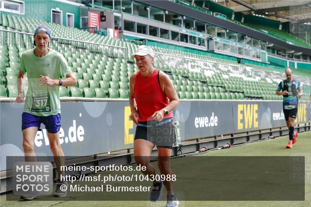 13.09.2026 - 21. swb-Marathon Bremen Michael Burmester http://msf.ph/oto/10430988 13.09.2026 13:04:01 Laufen im Stadion 209, 210, 488, 534, 565, 596, 725, 762, 881, 940, 1014, 1343, 1373, 1456, 1458, 1460, 1479, 1611, 1649, 1653, 1687, 1771, 2223, 2276, 2364, 2369, 2421, 2430, 2434, 2452, 2513, 2625, 2779, 2851, 2867, 2872, 2891, 2900, 2910, 2919, 2934, 2957, 2977, 3028, 3114, 3135, 3217, 3258, 3360, 3402, 3419, 3425, 3454, 3460, 3496, 3510, 3521, 3576, 3579, 3585, 3597, 3618, 3796, 3846, 3859, 3909, 3938, 3970, 3983, 4077, 4133, 242 meine-sportfotos.de