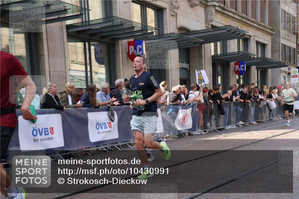 13.09.2026 - 21. swb-Marathon Bremen Strokosch-Dieckow http://msf.ph/oto/10430991 13.09.2026 13:10:52 Ziel 335, 697, 1349, 2021, 2087, 2759, 3440, 3448, 3484, 3647, 4429, 4571, 5079, 6274, 6471, 6657, 8183, 8474, 9291, 9410, 9618, 9622, 9762, 384, 1181, 1385, 1498, 1554, 2347, 2605, 2759, 4023, 4475, 4571, 4727, 5066, 5152, 5155, 5168, 5314, 5387, 5620, 5648, 6267, 7115, 7136, 9659, 13248 meine-sportfotos.de