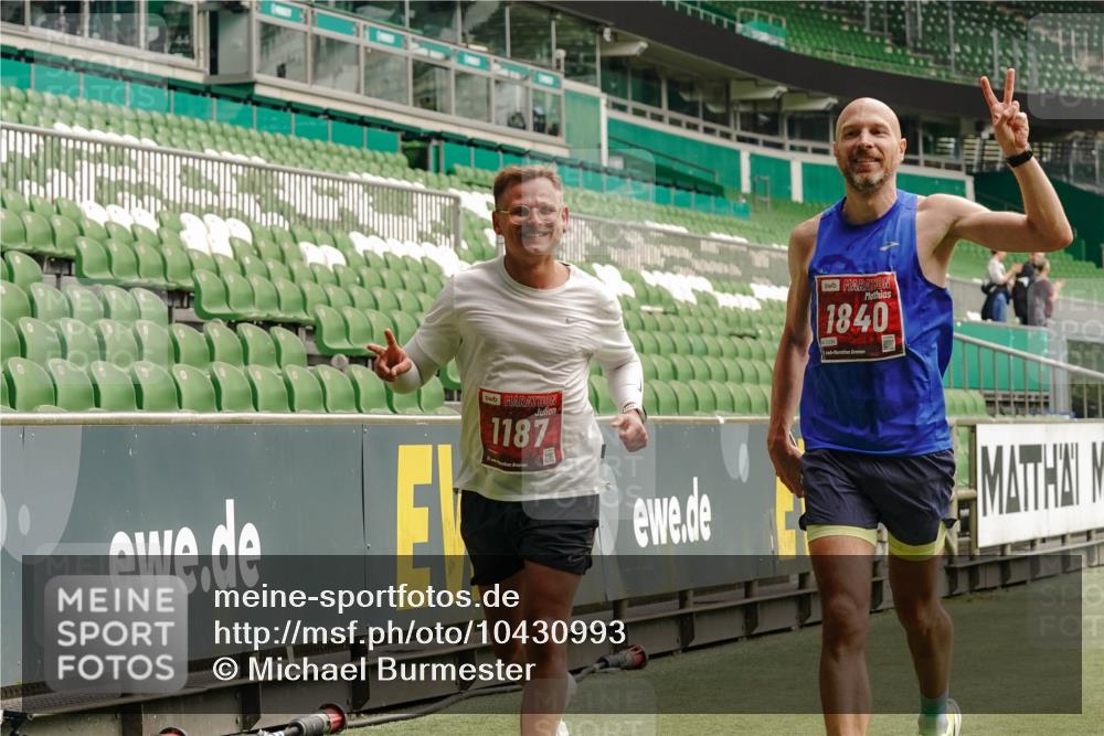 13.09.2026 - 21. swb-Marathon Bremen Michael Burmester http://msf.ph/oto/10430993 13.09.2026 12:25:52 Laufen im Stadion 206, 322, 447, 814, 841, 875, 968, 1187, 1313, 1544, 1840, 2044, 2143, 129, 236, 642 meine-sportfotos.de