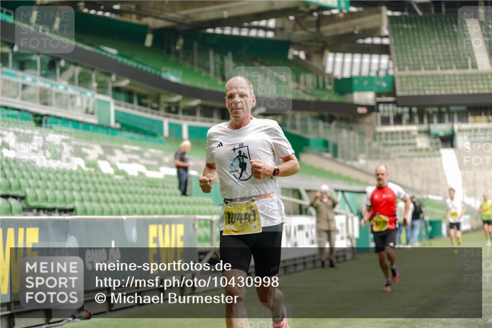 13.09.2026 - 21. swb-Marathon Bremen Michael Burmester http://msf.ph/oto/10430998 13.09.2026 10:22:10 Laufen im Stadion 10244, 10302, 10441, 10926, 10961, 11083, 11142, 11227, 11338, 11454, 11619, 11738, 11854, 11916, 11944, 12003, 12289, 12370, 12395, 12456, 12513, 12520, 12538, 13507, 13513, 13514, 13519, 13535, 13539, 13548, 13551, 13553, 13559, 13568, 13575, 13584, 13587, 13606, 13608, 13616, 13636, 13641, 10366, 10475, 11481, 11652, 12457, 12458, 13504, 13530, 13533, 13534, 13536, 13541, 13543, 13554, 13564 meine-sportfotos.de