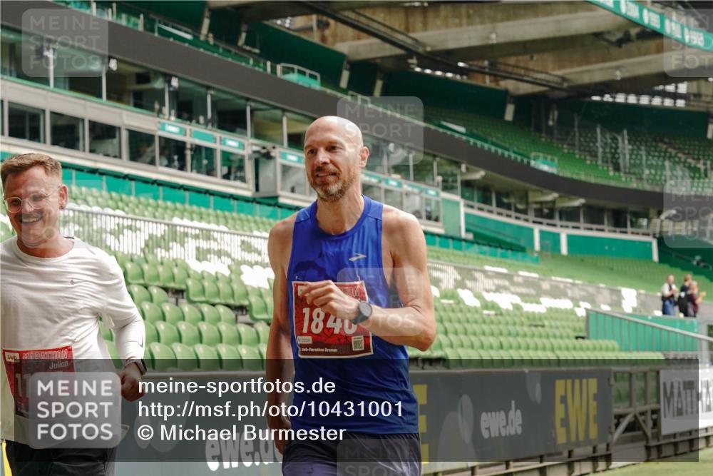 13.09.2026 - 21. swb-Marathon Bremen Michael Burmester http://msf.ph/oto/10431001 13.09.2026 12:25:54 Laufen im Stadion 206, 322, 447, 814, 841, 875, 968, 1187, 1313, 1544, 1840, 2044, 2143, 129, 236, 642 meine-sportfotos.de