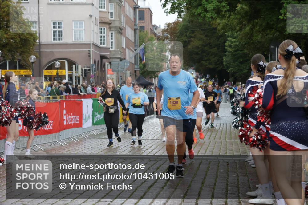 13.09.2026 - Kiel Lauf Yannick Fuchs http://msf.ph/oto/10431005 13.09.2026 11:14:55 Ziel 5601, 9273, 10116, 10124, 11482, 270, 283, 1338, 1339, 2520, 3706, 3707, 3708, 6378, 6783, 6806, 6905, 7787, 7998, 10278, 11482, 2092, 3278, 5478 meine-sportfotos.de