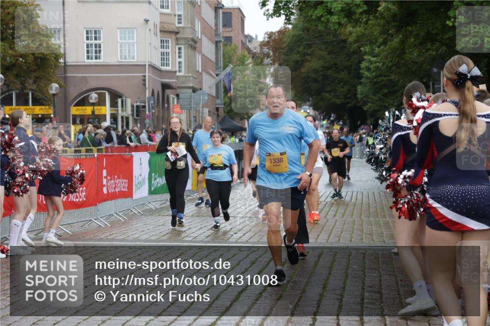 13.09.2026 - Kiel Lauf Yannick Fuchs http://msf.ph/oto/10431008 13.09.2026 11:14:55 Ziel 5601, 9273, 10116, 10124, 11482, 270, 283, 1338, 1339, 2520, 3706, 3707, 3708, 6378, 6783, 6806, 6905, 7787, 7998, 10278, 11482, 2092, 3278, 5478 meine-sportfotos.de