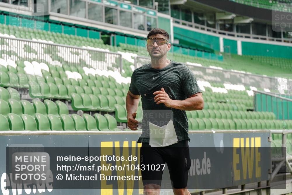 13.09.2026 - 21. swb-Marathon Bremen Michael Burmester http://msf.ph/oto/10431027 13.09.2026 12:25:59 Laufen im Stadion 206, 322, 447, 814, 841, 875, 968, 1187, 1313, 1544, 1840, 2044, 2143, 129, 236, 642 meine-sportfotos.de