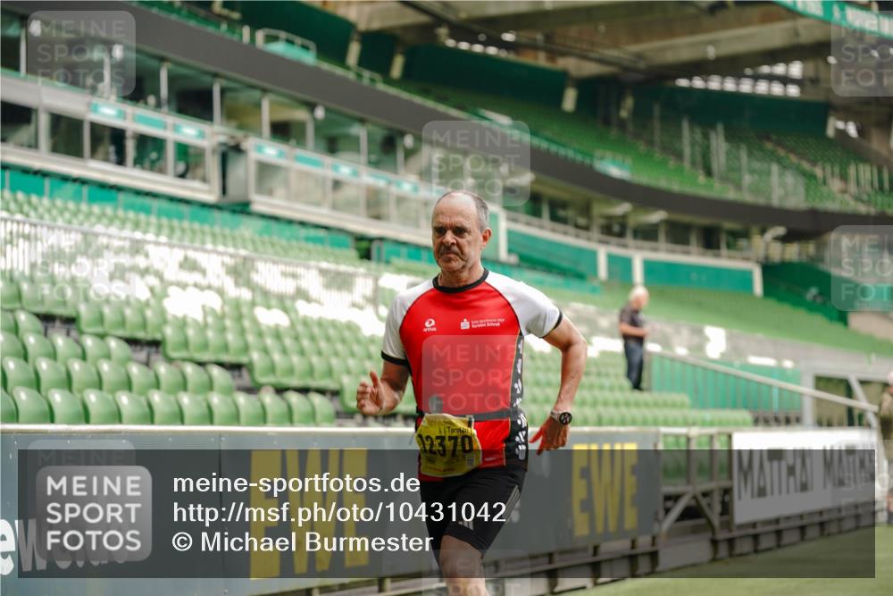 13.09.2026 - 21. swb-Marathon Bremen Michael Burmester http://msf.ph/oto/10431042 13.09.2026 10:22:13 Laufen im Stadion 10244, 10302, 10441, 10926, 10961, 11083, 11142, 11227, 11338, 11454, 11619, 11738, 11854, 11916, 11944, 12003, 12209, 12370, 12395, 12456, 12513, 12520, 12538, 13507, 13513, 13519, 13535, 13539, 13548, 13551, 13553, 13559, 13568, 13575, 13584, 13587, 13606, 13608, 13616, 13636, 13641, 10366, 10475, 11481, 11652, 12457, 12458, 13504, 13530, 13533, 13534, 13536, 13541, 13543, 13554, 13564 meine-sportfotos.de