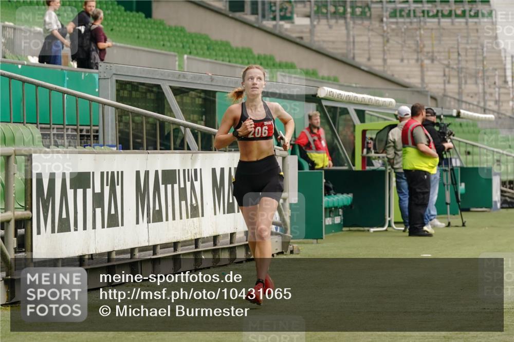 13.09.2026 - 21. swb-Marathon Bremen Michael Burmester http://msf.ph/oto/10431065 13.09.2026 12:26:10 Laufen im Stadion 206, 322, 447, 814, 841, 875, 968, 1187, 1313, 1544, 1840, 2044, 2143, 129, 236, 1567 meine-sportfotos.de