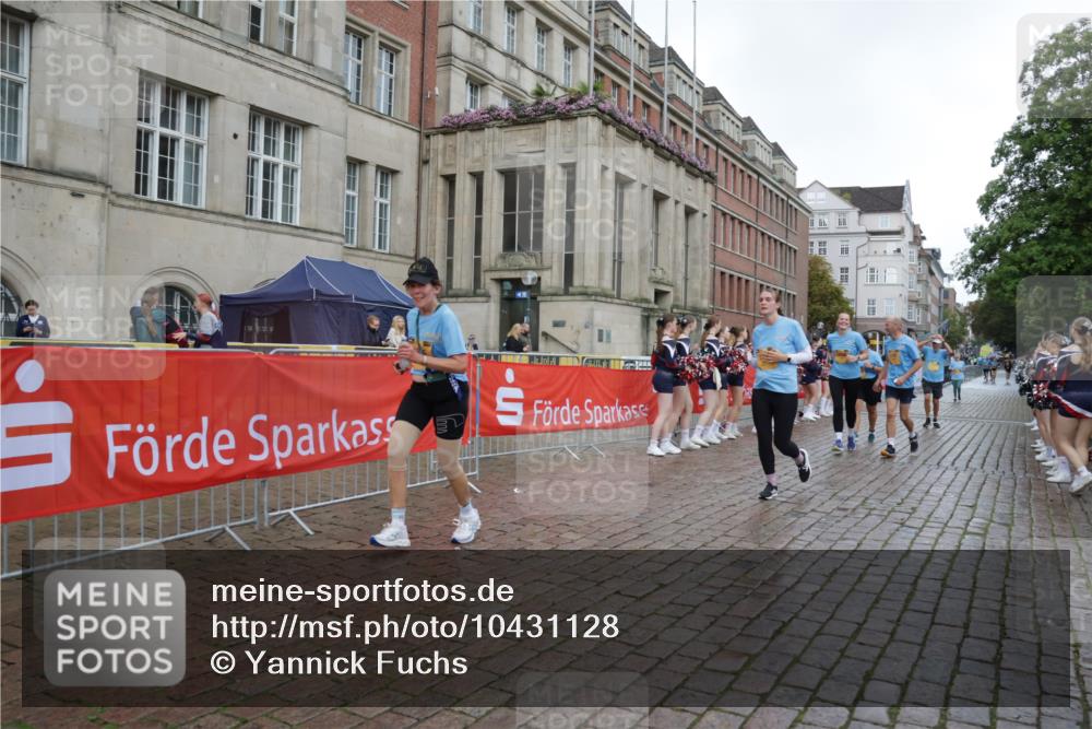 13.09.2026 - Kiel Lauf Yannick Fuchs http://msf.ph/oto/10431128 13.09.2026 11:15:14 Ziel 2092, 2401, 3706, 3707, 3708, 5601, 6905, 9273, 10116, 10124, 11482, 155, 1246, 3087, 5327, 11871, 12831, 12832, 12833, 12834, 270, 3706, 6378, 6783, 6905, 7787 meine-sportfotos.de