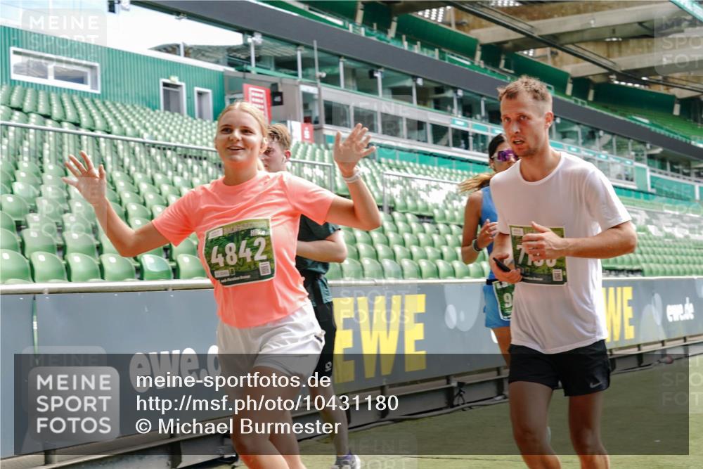 13.09.2026 - 21. swb-Marathon Bremen Michael Burmester http://msf.ph/oto/10431180 13.09.2026 13:04:07 Laufen im Stadion 178, 209, 210, 488, 534, 565, 596, 725, 762, 881, 940, 1014, 1239, 1343, 1373, 1456, 1458, 1460, 1479, 1611, 1649, 1653, 1656, 1687, 1771, 2223, 2276, 2369, 2421, 2430, 2434, 2452, 2513, 2625, 2723, 2779, 2851, 2867, 2872, 2891, 2900, 2910, 2919, 2934, 2957, 2977, 3028, 3114, 3135, 3217, 3320, 3360, 3402, 3419, 3425, 3454, 3460, 3496, 3510, 3521, 3576, 3579, 3585, 3597, 3618, 3796, 3846, 3859, 3909, 3938, 3970, 3983, 4077, 4133, 242 meine-sportfotos.de