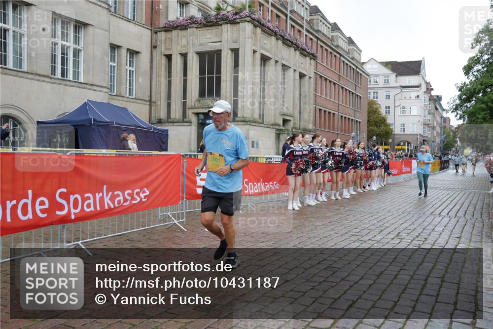 13.09.2026 - Kiel Lauf Yannick Fuchs http://msf.ph/oto/10431187 13.09.2026 11:15:20 Ziel 155, 2401, 2092, 5601, 9273, 10116, 10124, 11482, 1246, 3087, 5327, 11871, 12831, 12832, 12833, 12834, 3706, 3707, 3708, 6378, 6905, 11482 meine-sportfotos.de