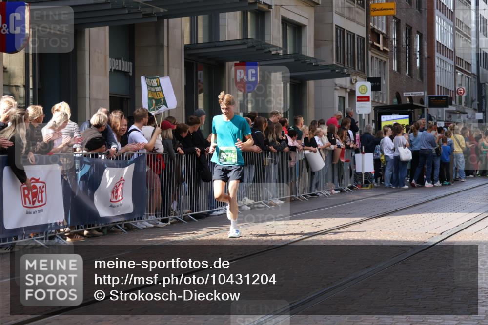 13.09.2026 - 21. swb-Marathon Bremen Strokosch-Dieckow http://msf.ph/oto/10431204 13.09.2026 13:11:02 Ziel 382, 1349, 2087, 3440, 3448, 3484, 3647, 3899, 4429, 6274, 7109, 8474, 9291, 9618, 9762, 335, 384, 697, 1385, 1498, 2021, 2347, 2759, 3647, 4023, 4475, 4571, 5079, 5155, 5168, 5314, 5387, 6471, 6657, 7115, 7136, 8183, 9410, 9622, 9659, 13248 meine-sportfotos.de