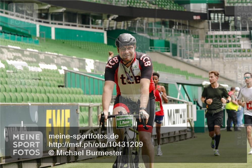 13.09.2026 - 21. swb-Marathon Bremen Michael Burmester http://msf.ph/oto/10431209 13.09.2026 12:26:48 Laufen im Stadion 103, 206, 238, 322, 447, 841, 875, 968, 1187, 1352, 1840, 2032, 2044, 2143, 129, 149, 236, 289, 798, 1483, 1490, 1567 meine-sportfotos.de