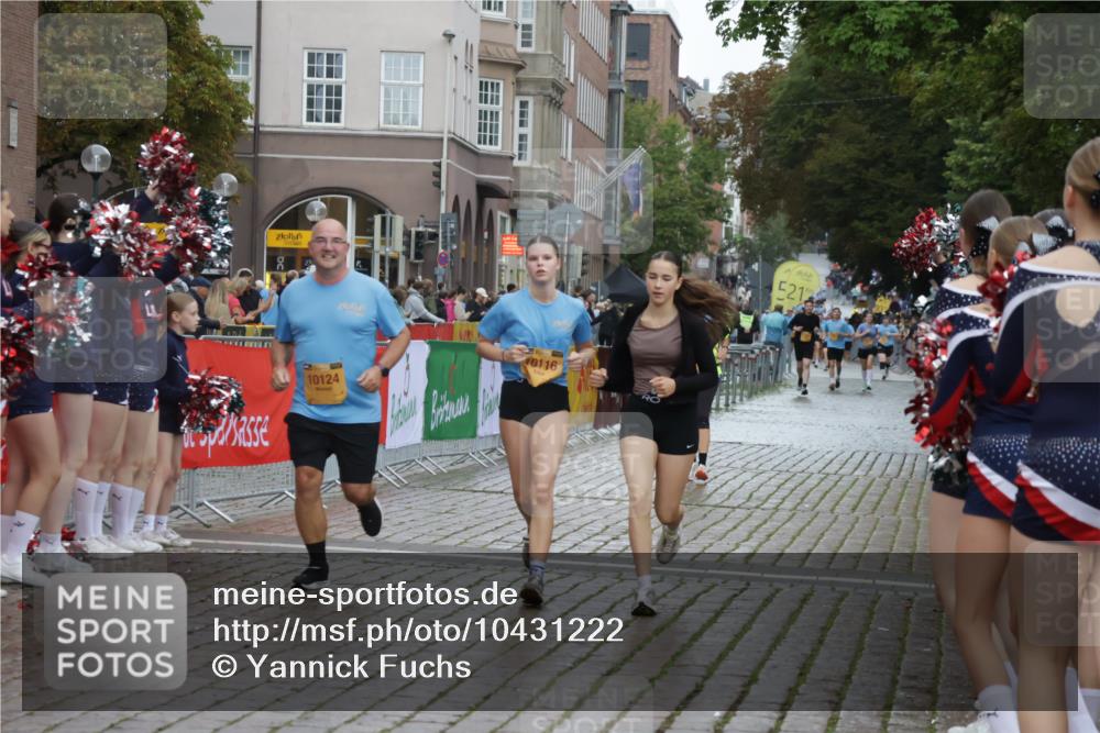 13.09.2026 - Kiel Lauf Yannick Fuchs http://msf.ph/oto/10431222 13.09.2026 11:15:29 Ziel 155, 1246, 2401, 3087, 5327, 11871, 12831, 12832, 12833, 12834, 2092, 2401, 10116, 10124, 9175, 5601, 9273 meine-sportfotos.de