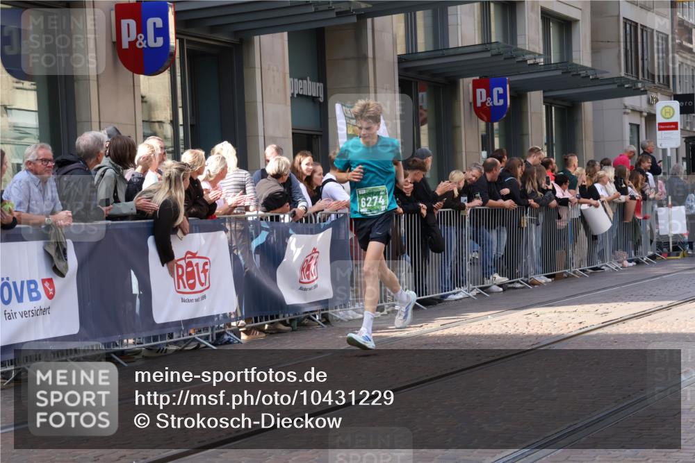 13.09.2026 - 21. swb-Marathon Bremen Strokosch-Dieckow http://msf.ph/oto/10431229 13.09.2026 13:11:03 Ziel 382, 1349, 2087, 3440, 3448, 3484, 3899, 4429, 6274, 7109, 8474, 8982, 9291, 9618, 9762, 335, 384, 697, 1385, 1498, 2021, 2347, 2759, 3647, 4023, 4475, 4571, 5079, 5155, 5168, 5314, 5387, 6471, 6657, 7115, 7136, 8183, 9410, 9622, 9659, 13248 meine-sportfotos.de