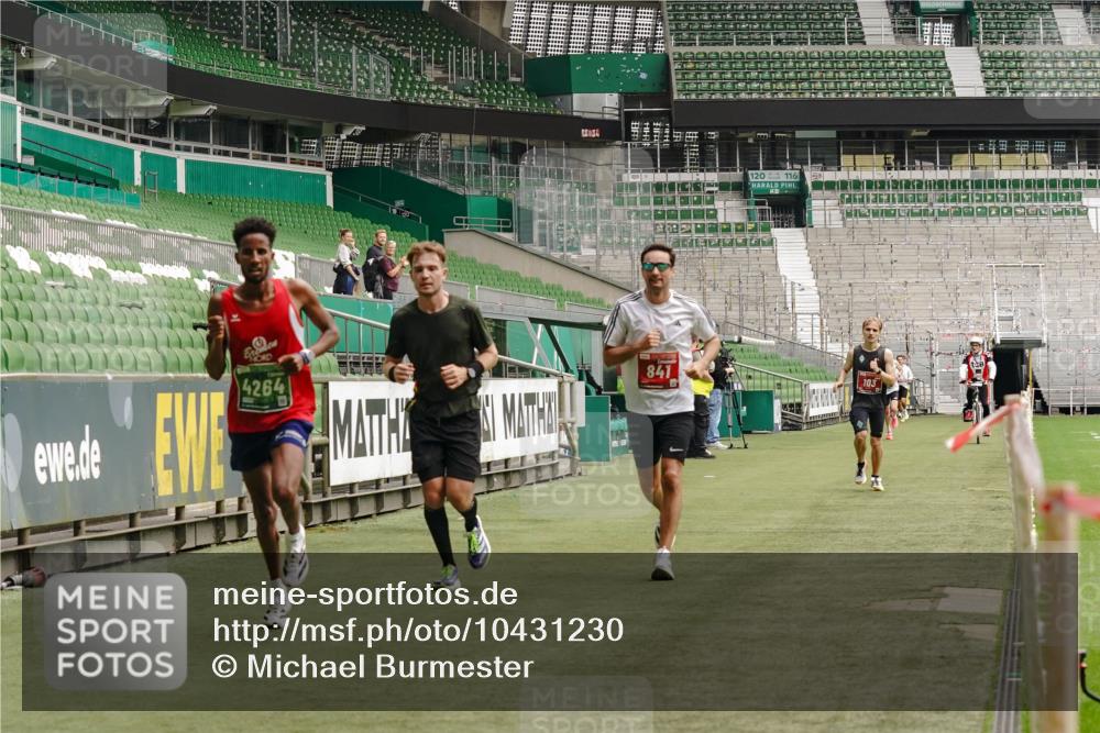 13.09.2026 - 21. swb-Marathon Bremen Michael Burmester http://msf.ph/oto/10431230 13.09.2026 12:26:50 Laufen im Stadion 103, 206, 238, 322, 420, 447, 841, 875, 968, 1187, 1352, 1840, 2032, 2044, 2143, 129, 149, 236, 289, 798, 1483, 1490, 1567 meine-sportfotos.de