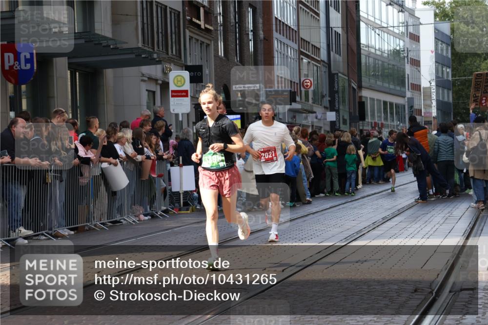 13.09.2026 - 21. swb-Marathon Bremen Strokosch-Dieckow http://msf.ph/oto/10431265 13.09.2026 13:11:06 Ziel 382, 1349, 2087, 3440, 3448, 3899, 6274, 7109, 8474, 8982, 9291, 9618, 9762, 335, 384, 697, 1385, 2021, 2759, 3448, 3484, 3647, 4023, 4429, 4475, 4571, 5079, 5155, 5168, 5314, 5387, 6471, 6657, 7115, 7136, 8183, 9410, 9622, 9659, 13248 meine-sportfotos.de