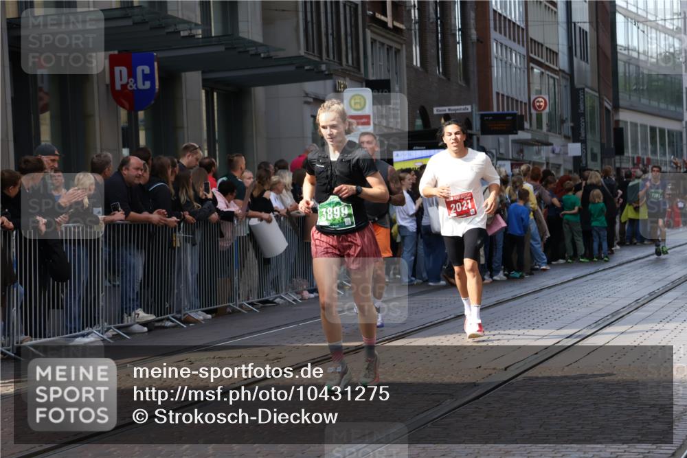13.09.2026 - 21. swb-Marathon Bremen Strokosch-Dieckow http://msf.ph/oto/10431275 13.09.2026 13:11:06 Ziel 382, 1349, 2087, 3440, 3448, 3899, 6274, 7109, 8474, 8982, 9291, 9618, 9762, 335, 384, 697, 1385, 2021, 2759, 3448, 3484, 3647, 4023, 4429, 4475, 4571, 5079, 5155, 5168, 5314, 5387, 6471, 6657, 7115, 7136, 8183, 9410, 9622, 9659, 13248 meine-sportfotos.de
