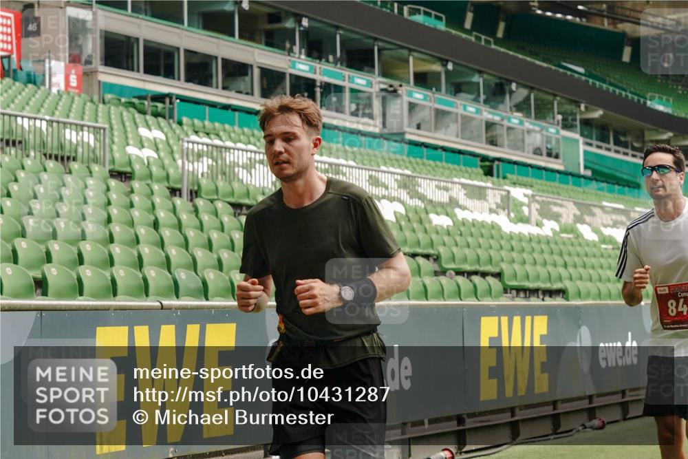 13.09.2026 - 21. swb-Marathon Bremen Michael Burmester http://msf.ph/oto/10431287 13.09.2026 12:26:53 Laufen im Stadion 103, 206, 238, 322, 420, 447, 841, 875, 968, 1187, 1352, 1840, 2032, 2044, 2143, 129, 149, 236, 289, 798, 1483, 1490, 1567 meine-sportfotos.de