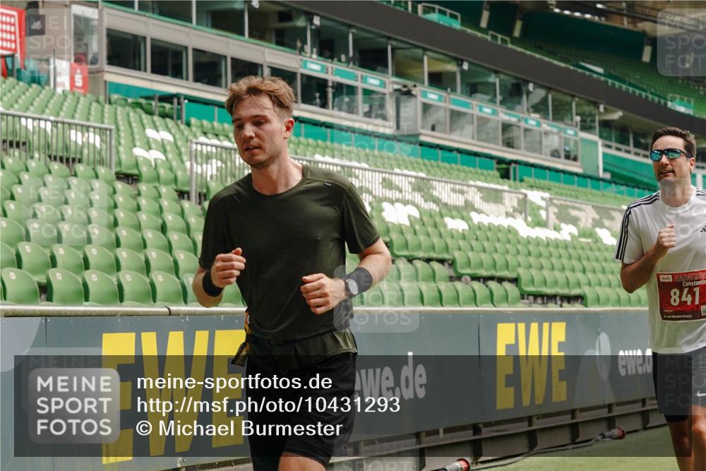 13.09.2026 - 21. swb-Marathon Bremen Michael Burmester http://msf.ph/oto/10431293 13.09.2026 12:26:54 Laufen im Stadion 103, 206, 238, 322, 420, 447, 841, 875, 968, 1187, 1352, 1840, 2032, 2044, 2143, 129, 149, 236, 289, 798, 1483, 1490, 1567 meine-sportfotos.de