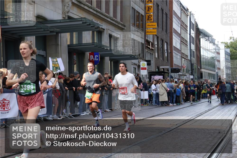 13.09.2026 - 21. swb-Marathon Bremen Strokosch-Dieckow http://msf.ph/oto/10431310 13.09.2026 13:11:08 Ziel 382, 1349, 2087, 3440, 3899, 6274, 7109, 8474, 8982, 9291, 9618, 335, 384, 697, 1385, 2021, 2759, 3440, 3448, 3484, 3647, 4023, 4429, 4475, 4571, 5079, 5155, 5168, 5314, 5387, 6471, 6657, 7115, 7136, 8183, 9410, 9622, 9659, 9762 meine-sportfotos.de
