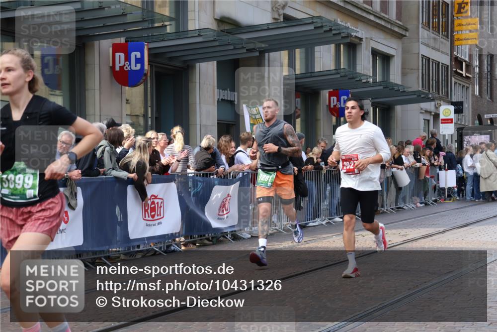 13.09.2026 - 21. swb-Marathon Bremen Strokosch-Dieckow http://msf.ph/oto/10431326 13.09.2026 13:11:09 Ziel 382, 1349, 2087, 3899, 6274, 7109, 8474, 8982, 9291, 9618, 335, 384, 697, 2021, 2759, 3440, 3448, 3484, 3647, 4023, 4429, 4475, 4571, 5079, 5168, 5314, 6471, 6657, 7115, 7136, 8183, 8474, 9410, 9622, 9762 meine-sportfotos.de